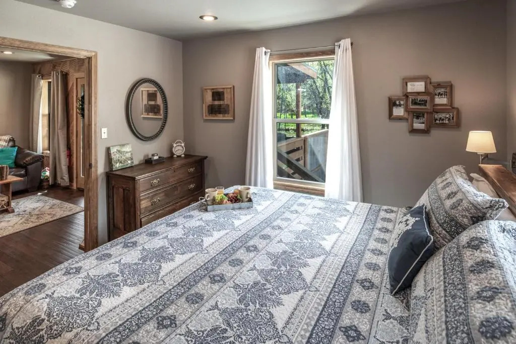 Starlight Cabin, 1 Bedroom, Sleeps 4, Great Views, Hot Tub, WiFi, HDTV