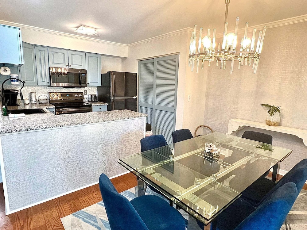 1622 Live oak Park