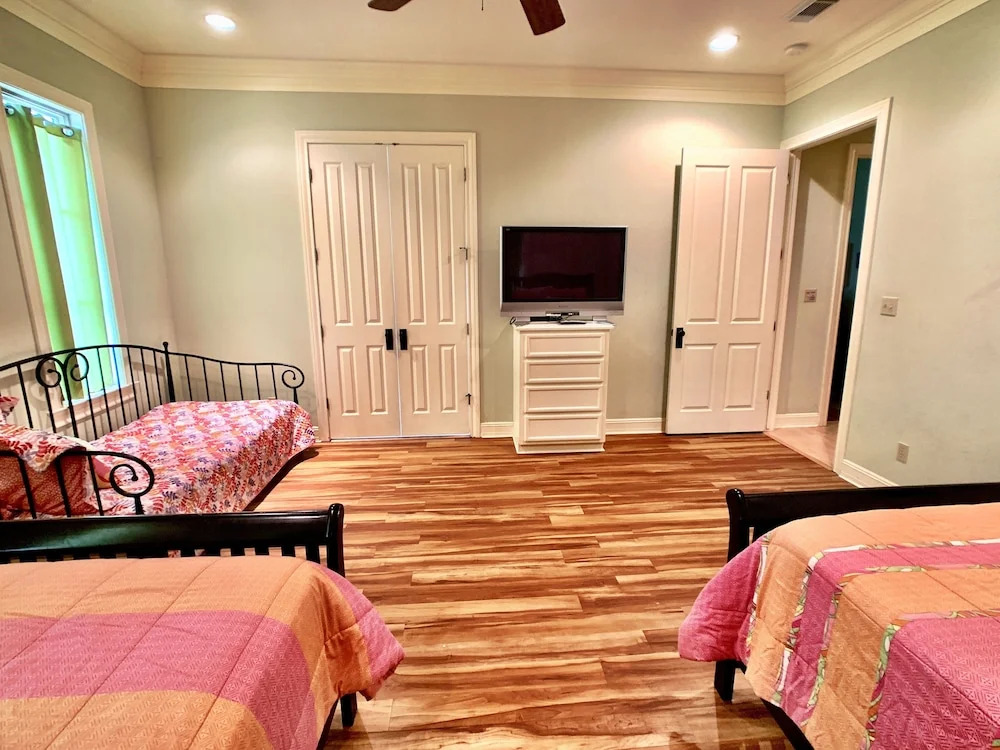 A Little Slice of Paradise - 4 Br Home