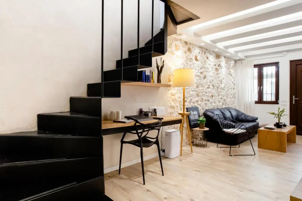 19th Century Luxury Maisonette in the Center