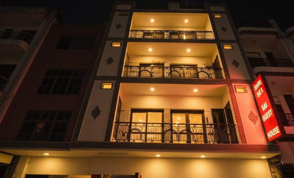 Shri Sai Guest House - Opp Azadpur Main Mandi I Couple Friendly I Metro Access