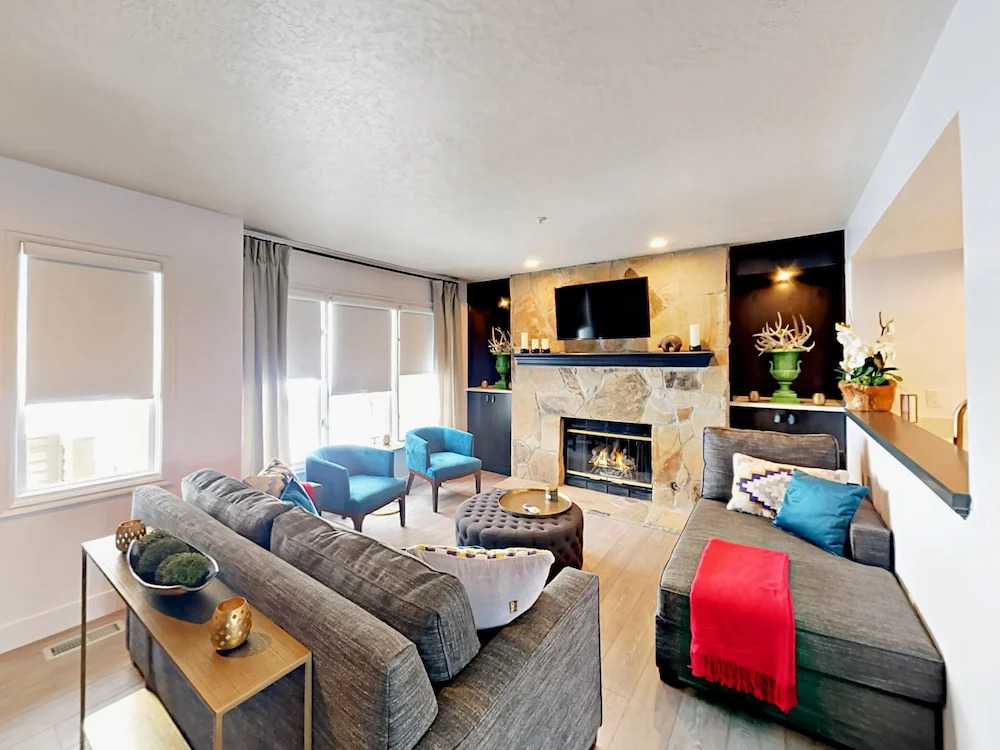 3160 Deer Valley Drive East #8 Townhouse 2 Bedrooms 2.5 Bathrooms Town