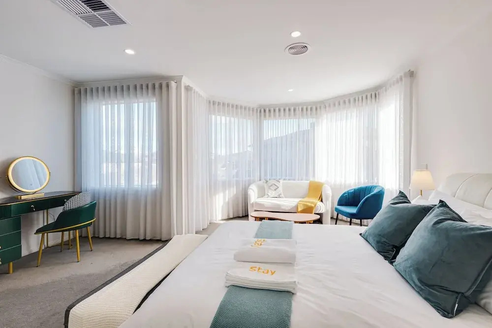 StayAU 6BRM Lakeview Villa Holiday Stay