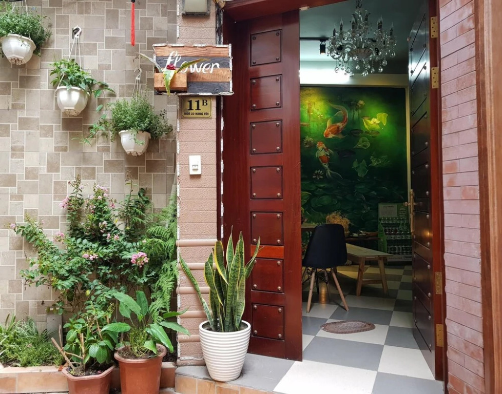 Flower Hostel