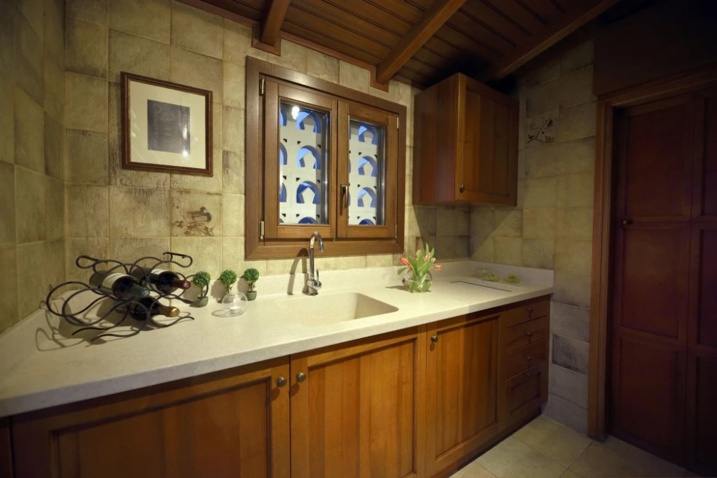 KARYATIS LUXURY MAISONETTE by K&K