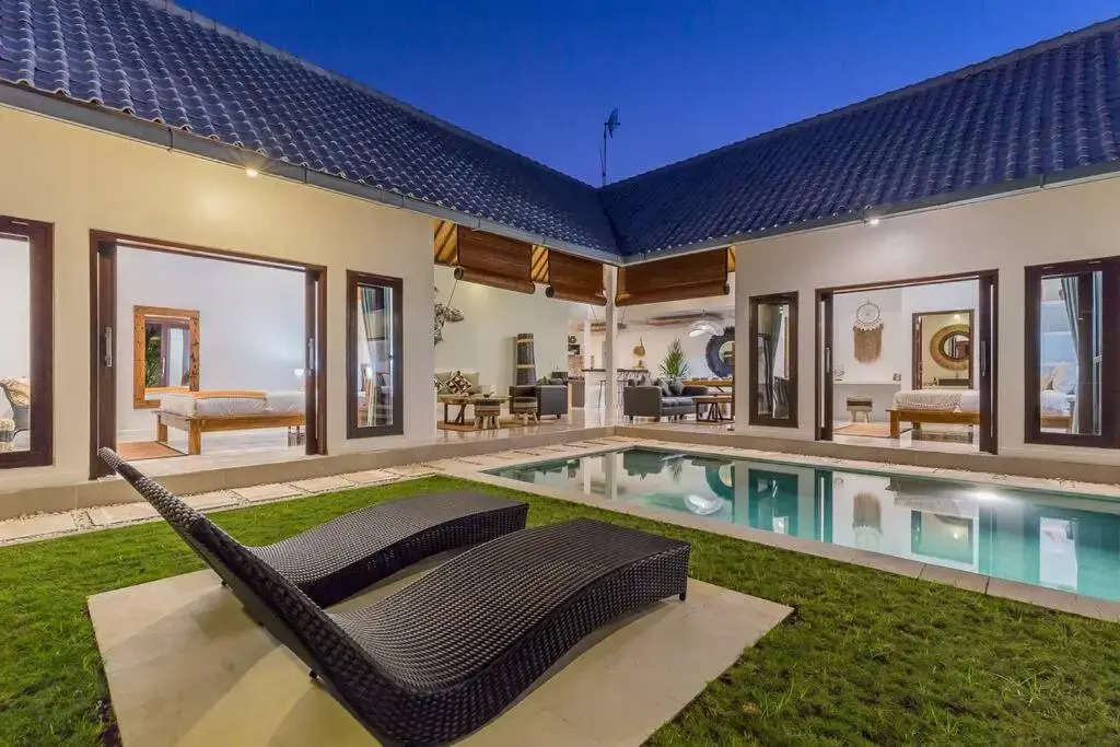 Oberoi new 4 bedr villa 5min walk from eat street&Beach