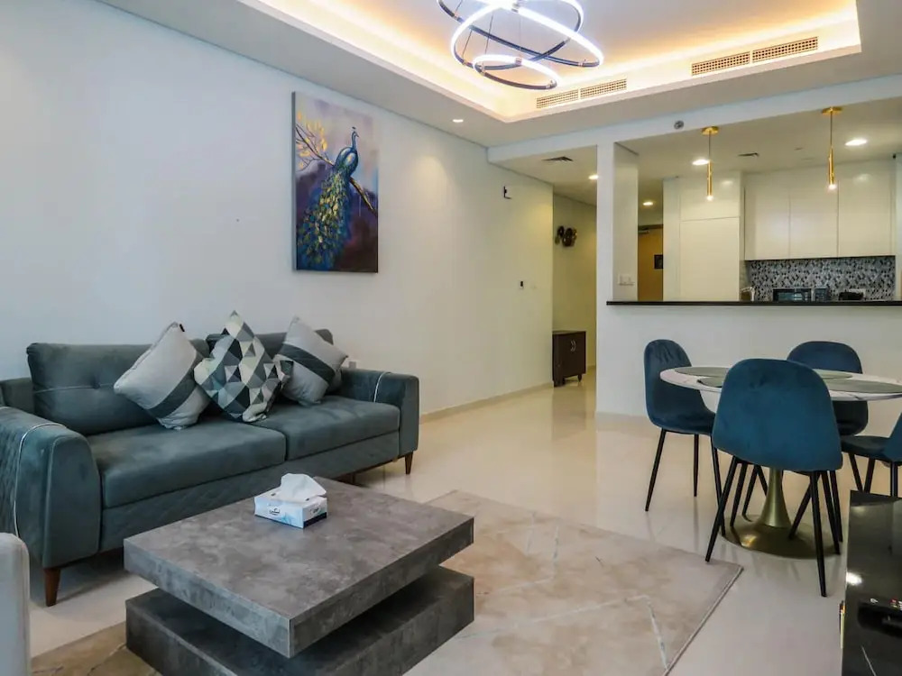 Apartment on High Floor with Burj Khalifa View and Infinity Pool