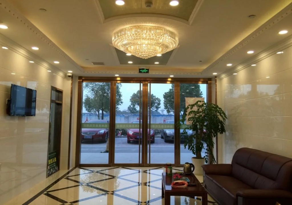 GreenTree Inn Shanghai National Convention And Exhibition Center Xujing North City Subway Station Shell Hotel