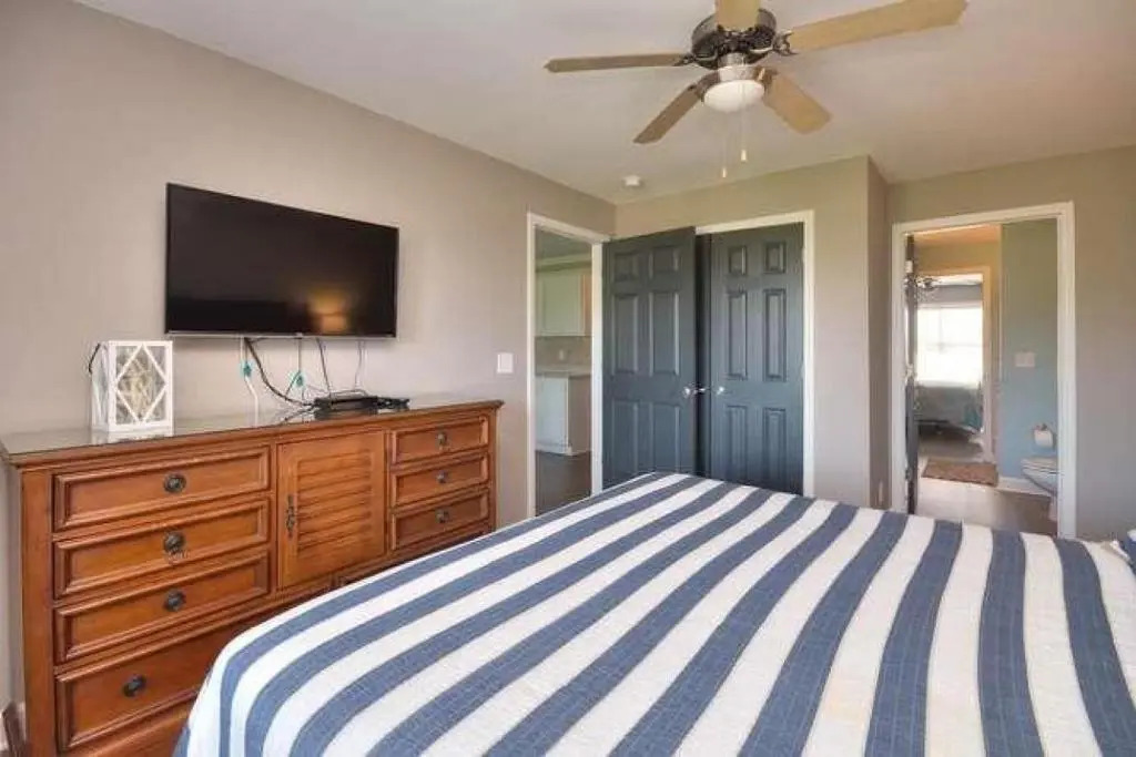 Ocean Walk 2204