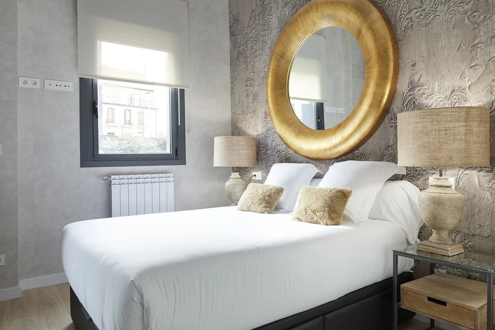 Emeka Suite by FeelFree Rentals
