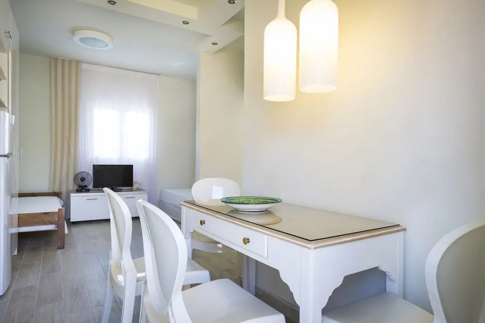 Olive Grove Studios & Apartments
