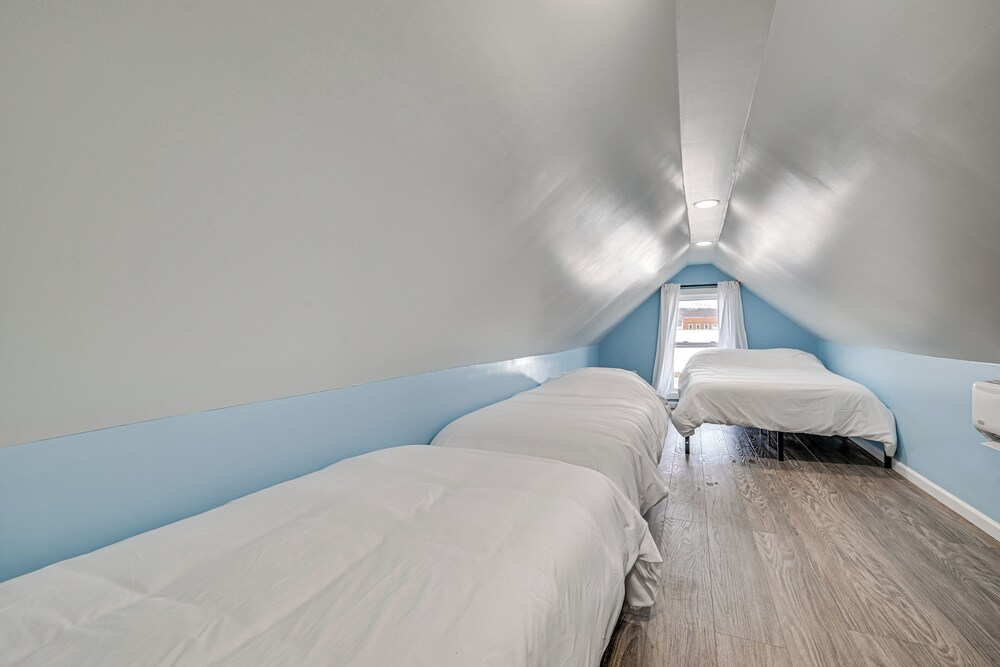 Hike, Bike & Explore: Cozy Horse Cave Getaway!