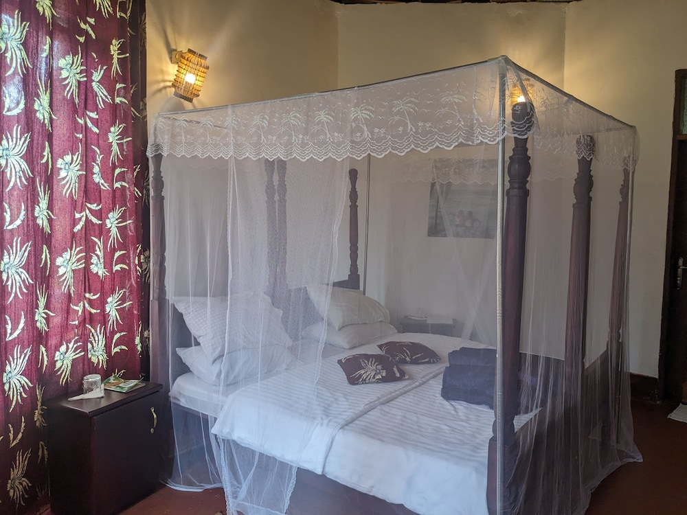 Cwmbale Eco-Tourist Lodge