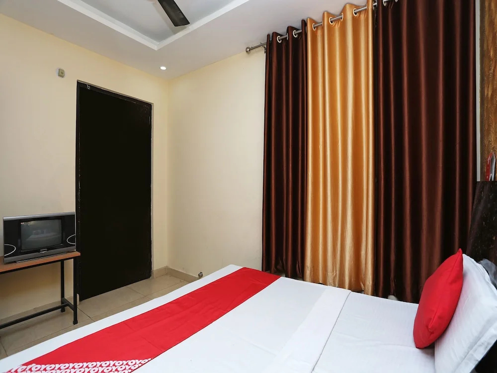 OYO 28440 Mk Hotel And Restaurant