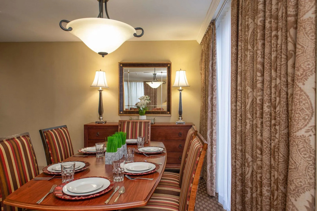 Clarion Collection Hotel Arlington Court Suites