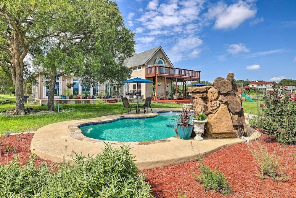 Cozy Spring Branch Cottage in Hill Country!