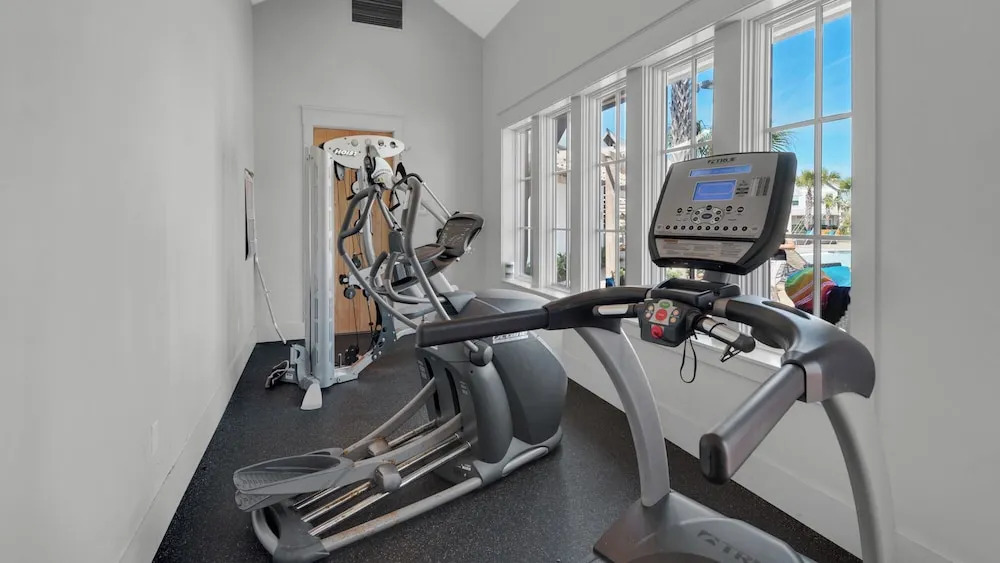 Modern Prominence Home ~ Game Room, 4 Bikes, Sleeps 13, Pet Friendly!