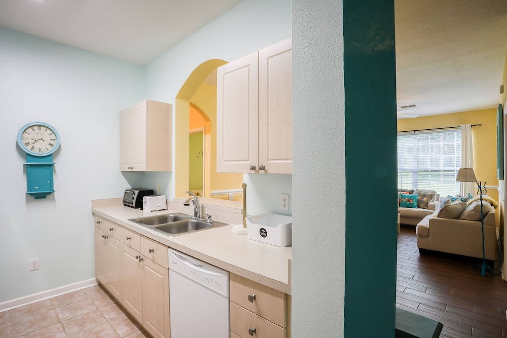 Resort Condo Near Disney With Pool, hot Tub, Tennis, Central AC, & Washer/dryer