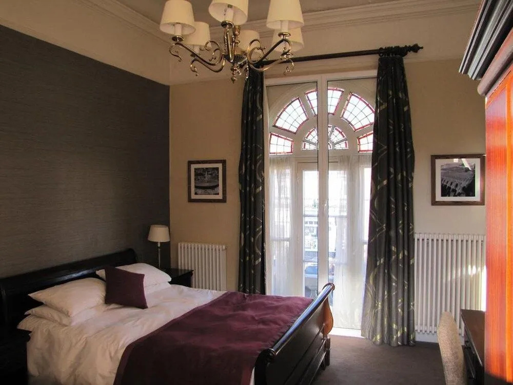 Kings Arms Hotel by Greene King Inns