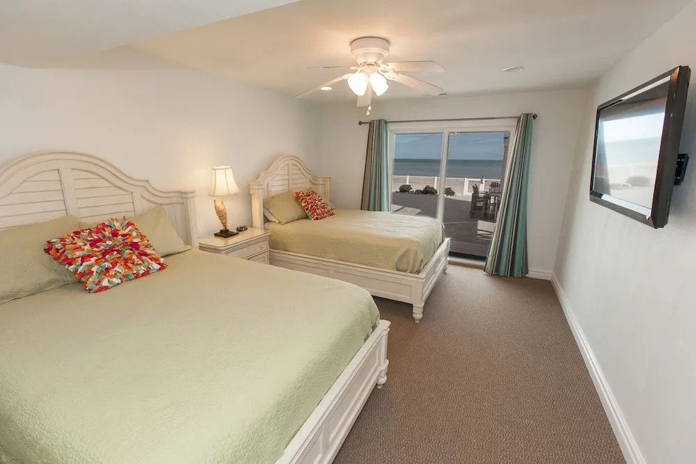 Royal Shell (formerly Lynnhaven Resort) - 10 Br Home