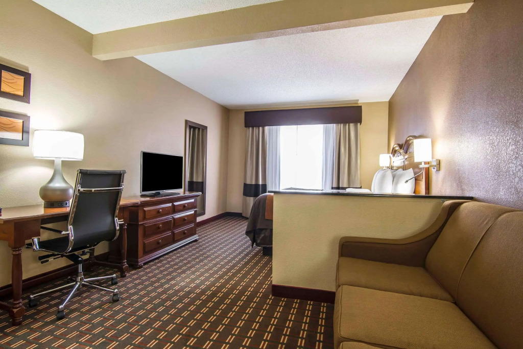 Quality Inn & Suites I-35 E-Walnut Hill