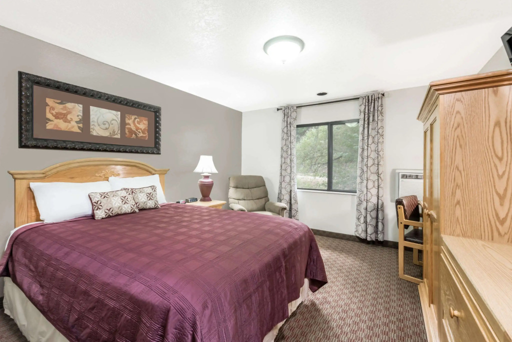Super 8 by Wyndham Deadwood Black Hills Area
