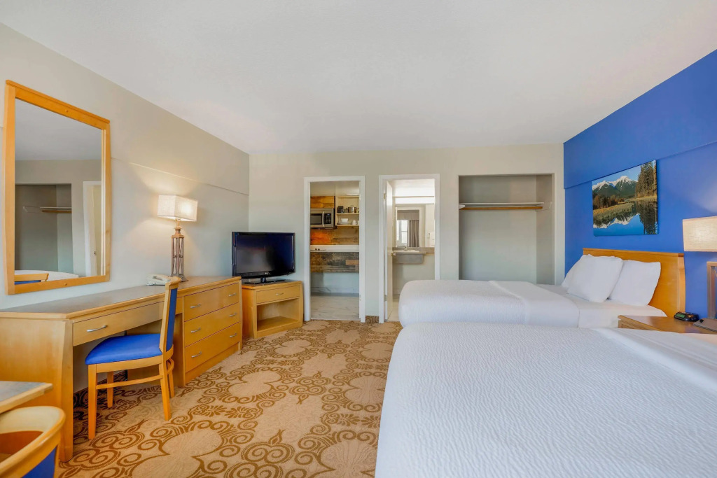 Days Inn by Wyndham Golden