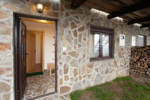 Hostgost at Čupino Sokače