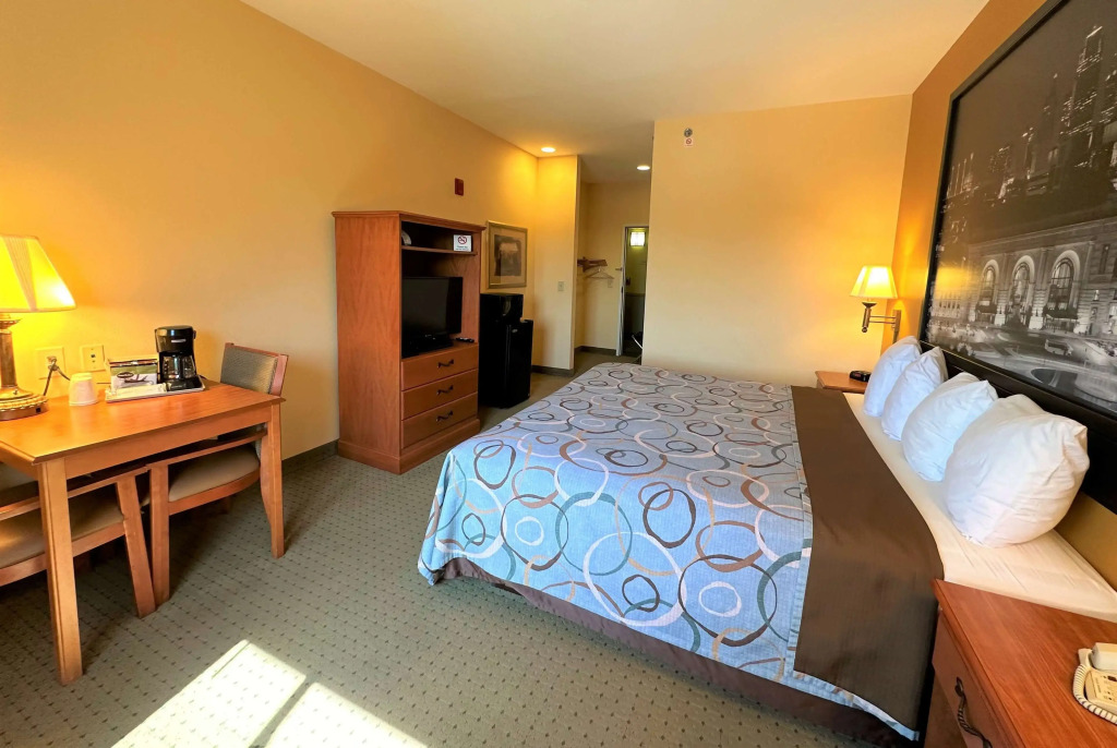 Super 8 by Wyndham Topeka at Forbes Landing