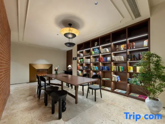 Atour Hotel Shanghai Jingan IMIX Park