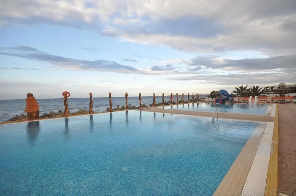Palmyra Holiday Resort & Spa