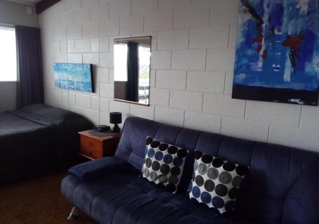 Redwood Lodge Motel