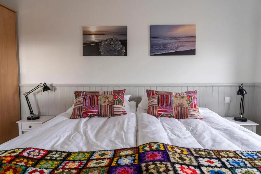 Black Beach Cottage Small
