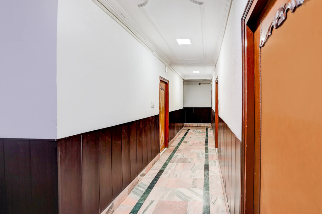 Super Hotel O Hussainganj Near Vidhansabha