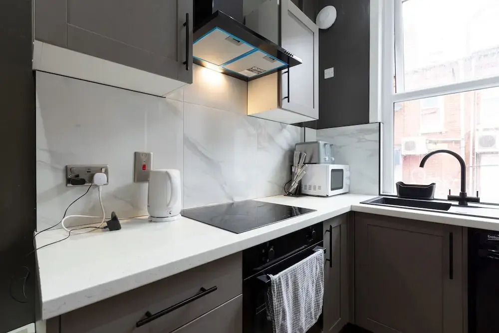 Leeds Retreat - 4BR House, Sleeps 10