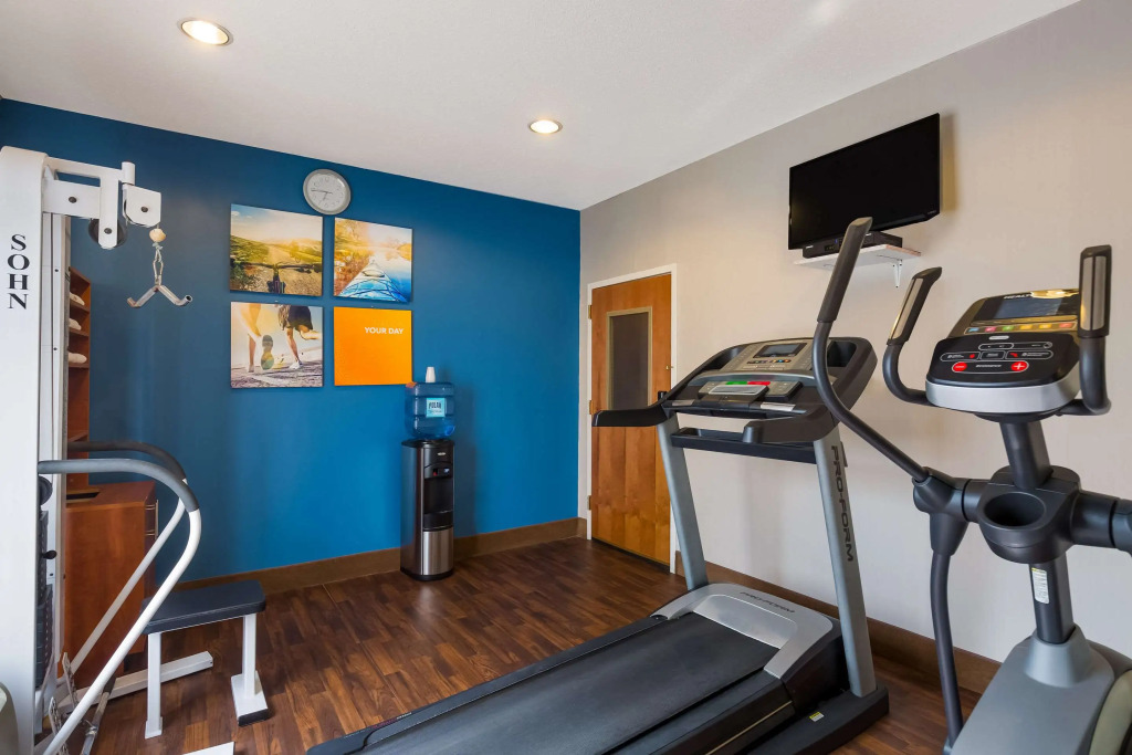 Comfort Suites Near University