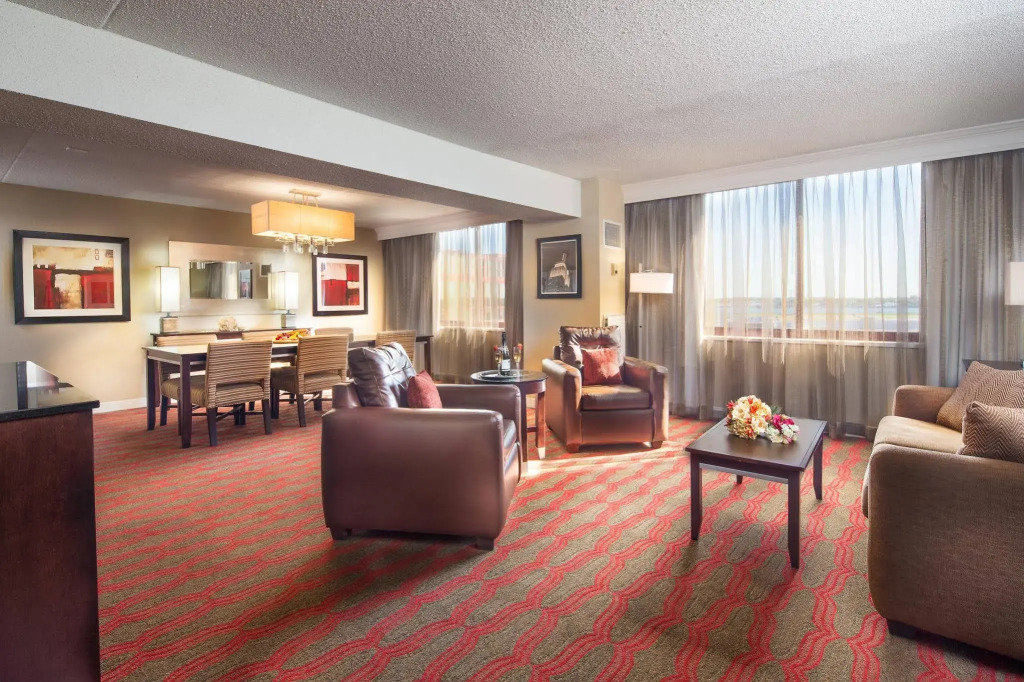 DoubleTree by Hilton New York-LaGuardia
