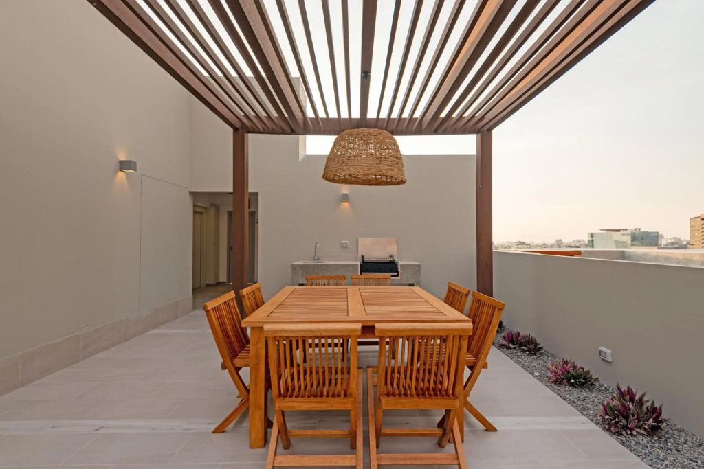 ✶ Maras Residence ✶ LUXURY Rooftop Pool & Grill