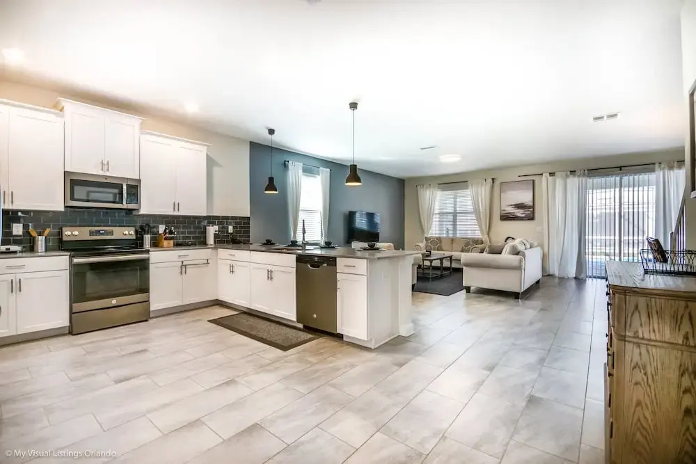 9 Bedroom Rental for 18 Guests