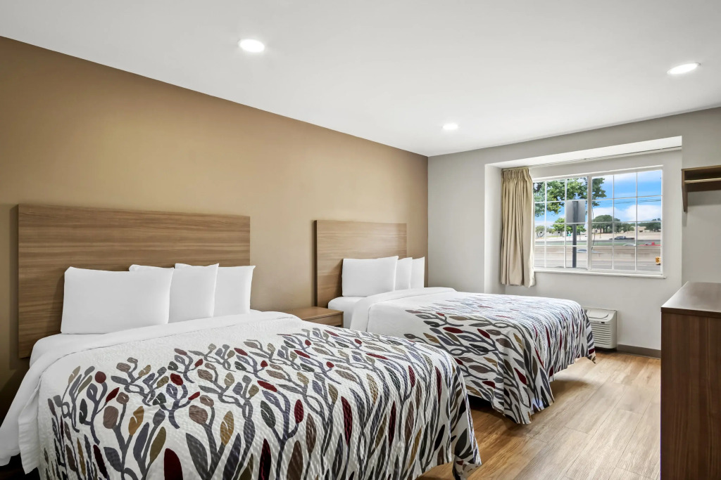 Red Roof Inn & Suites Euless - DFW Airport Southwest