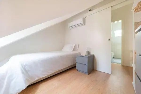 Monsanto Hill House - NO. 565 1E