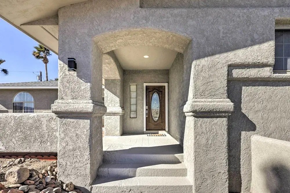 Lake Havasu Home w/ Heated Pool & Putting Green