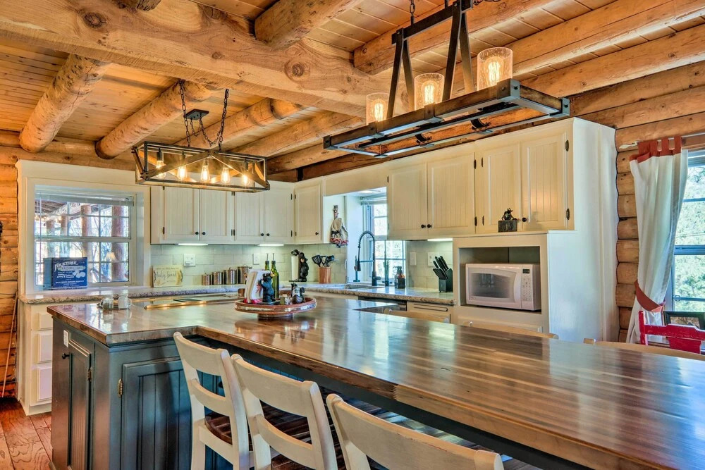 Pine Mountain Club Log Home with Deck and Grill