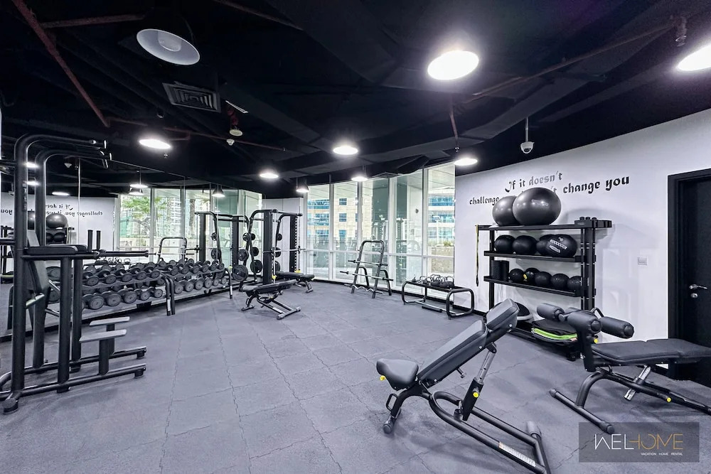 WelHome - Mesmerizing 1BR Apartment in Damac Waves A
