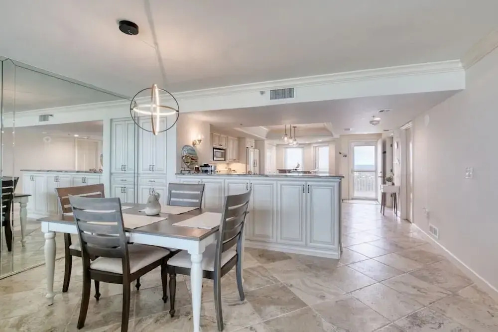 New Smyrna Beachfront Modern 9th Floor Condo Pool Hot Tub