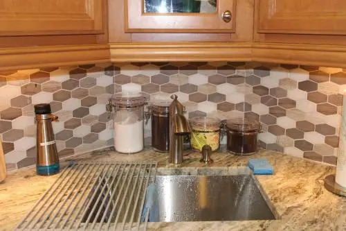 Sunny Ocean Village Beach Condo: Community Pool