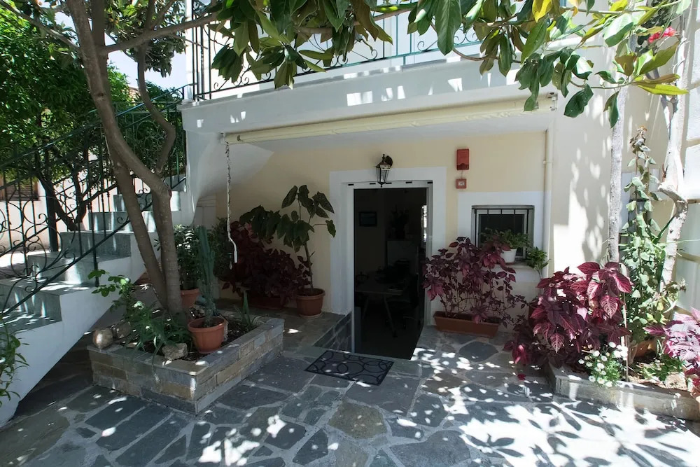 Chrisanthi Apartments