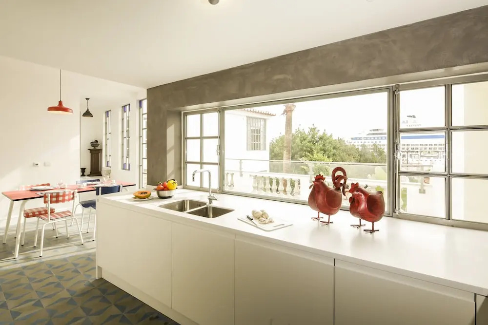 Castelo Apartments by linc