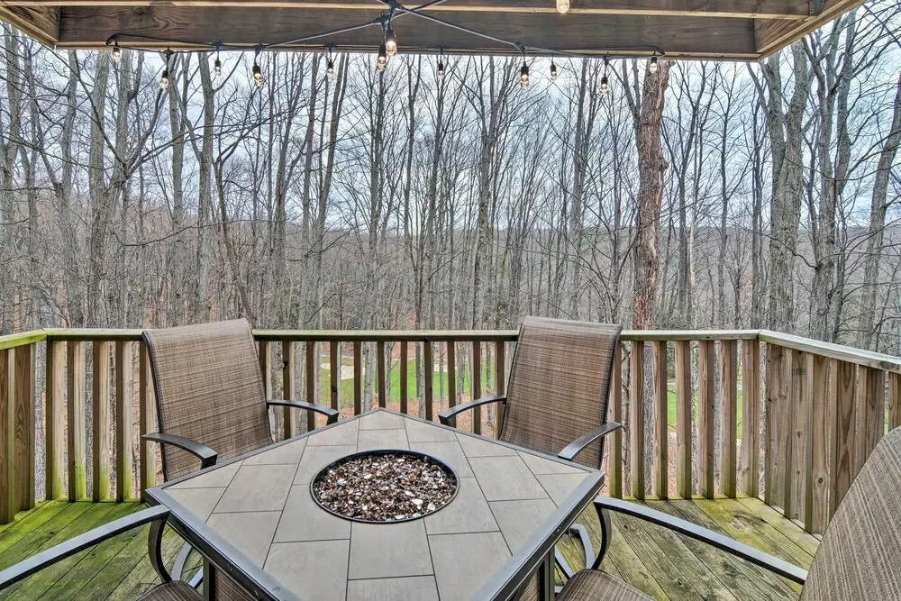 Cozy Bellaire Condo w/ Balcony - 3 Mi to Skiing