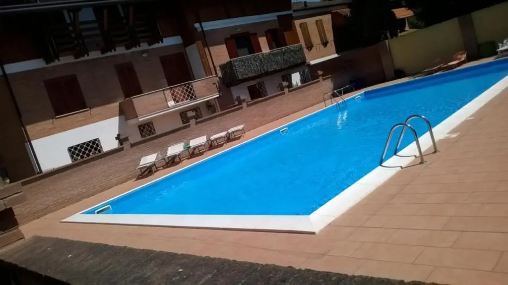 B&B Swimming Pool